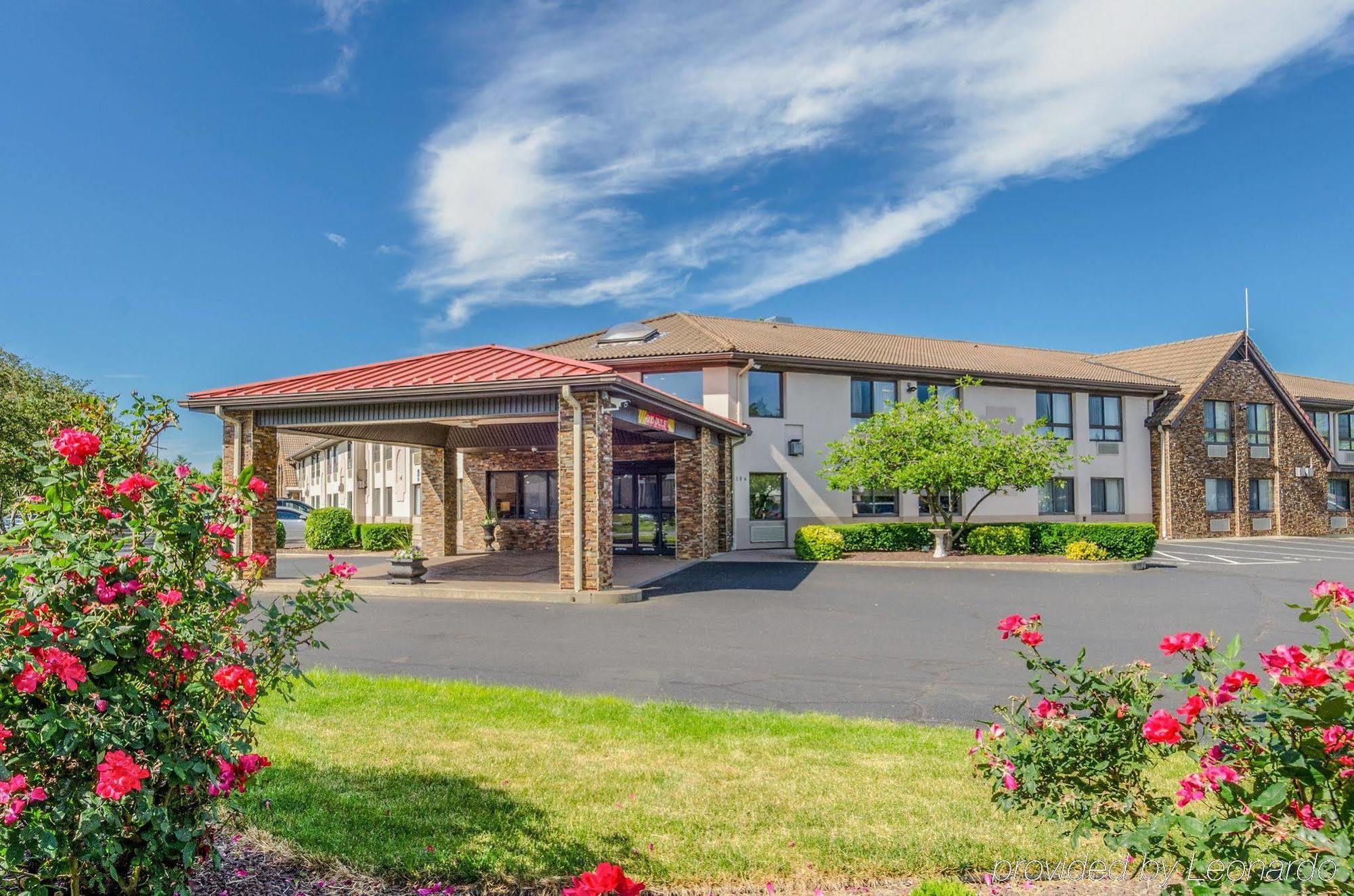 Comfort Inn&Suites West Springfield Exterior foto